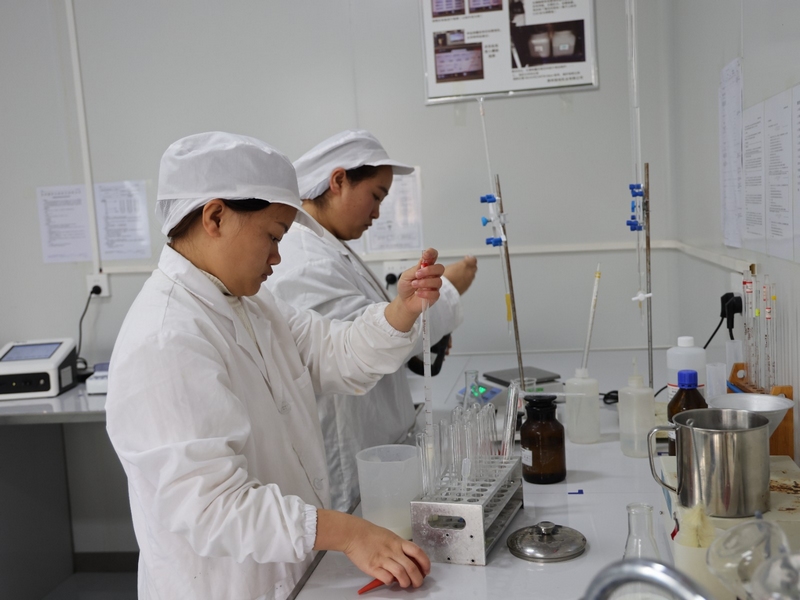 海目星收盘下跌047%滚动市盈率4384倍(图4)