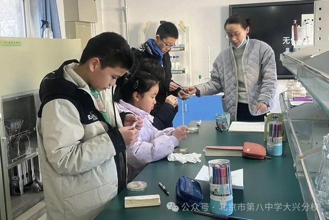 星空体育科技：重磅！2025北京教改这个新动向多所中小学官宣大动作(图5)