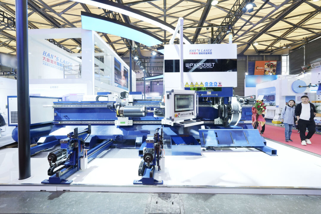 星空体育智能制造：CCMT2024丨大族激光智能装备集团“激光+”“+”火爆中国数控机床展(图3)