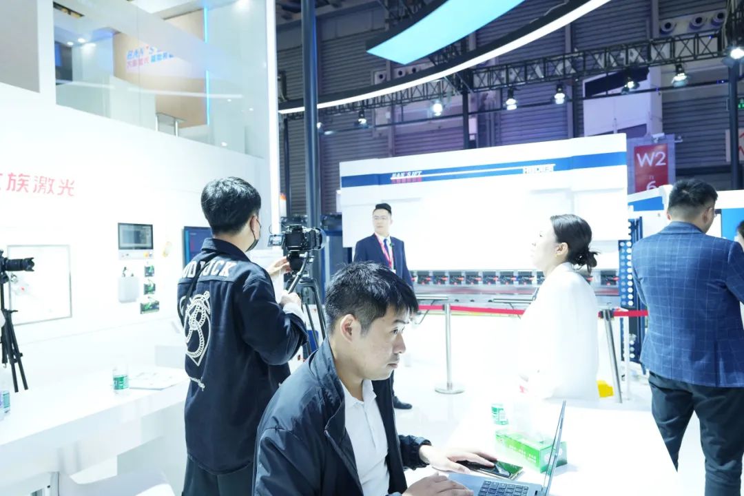 星空体育智能制造：CCMT2024丨大族激光智能装备集团“激光+”“+”火爆中国数控机床展(图10)