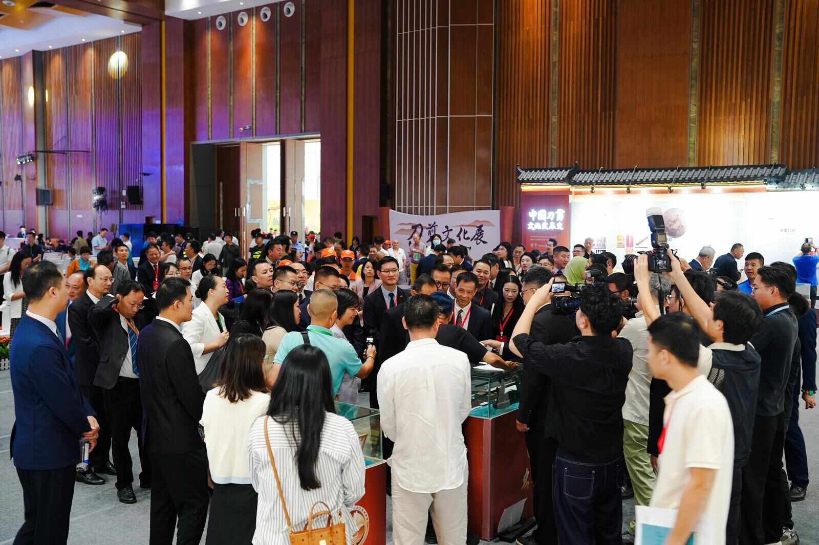 星空体育科技：第24届刀博会开幕推动产业迈向全球价值链高端(图2)