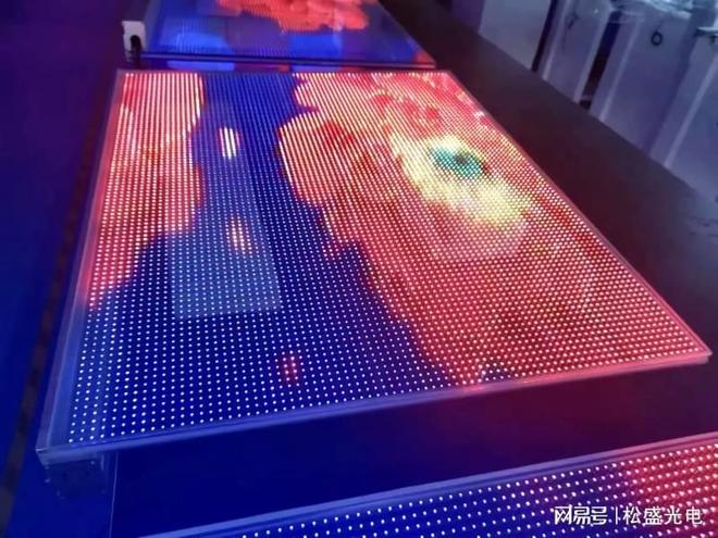 松盛光电PET柔性LED透明屏巨量激光焊接技术革新